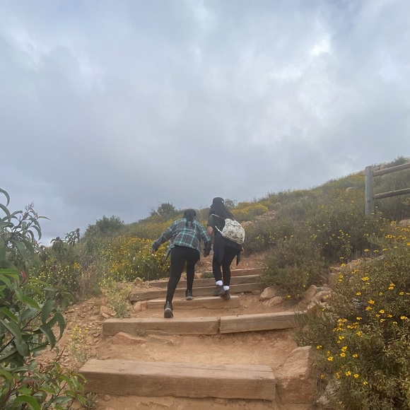 Meet your posher/s, Fleur, Julz & Mom♡ - Picture 4 of 5